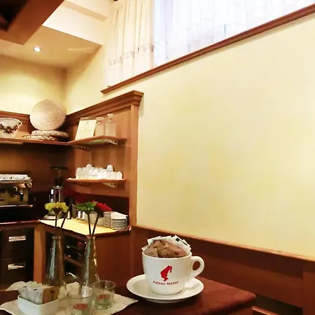 Roma Hotel 3*
